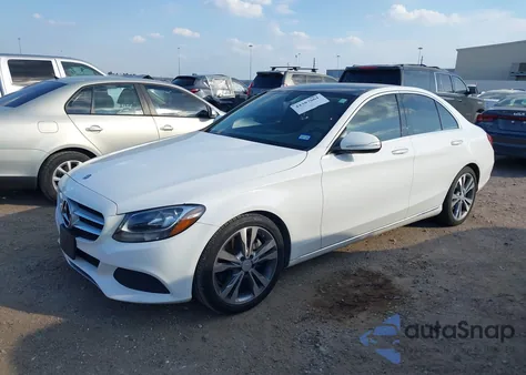 2015 Mercedes-Benz C 300 из США, поврежденный, VIN 55SWF4JBXFU071019